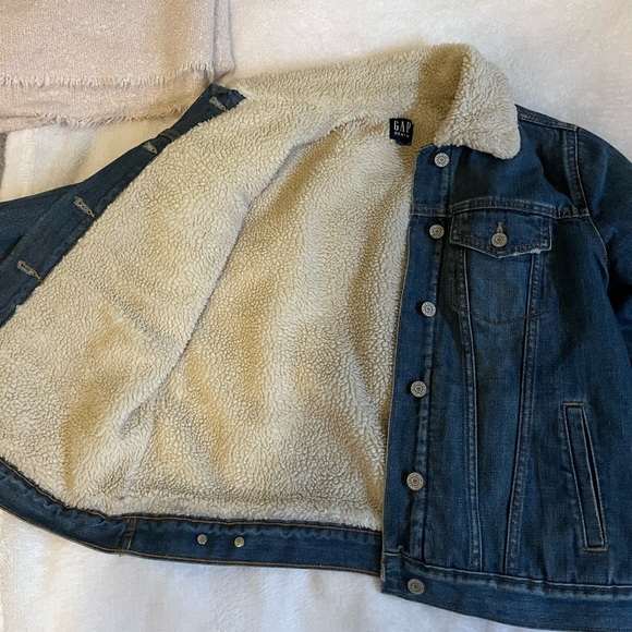Women’s Gap jean jacket - Picture 2 of 3